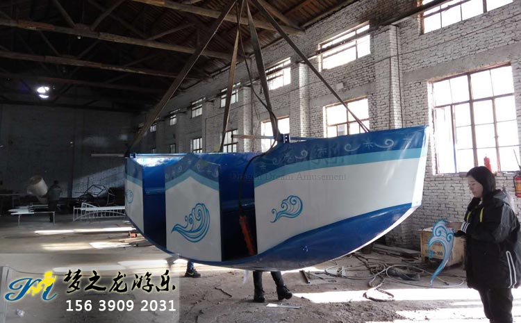 冰雪海盜船游樂(lè)設(shè)備發(fā)往東北的客戶